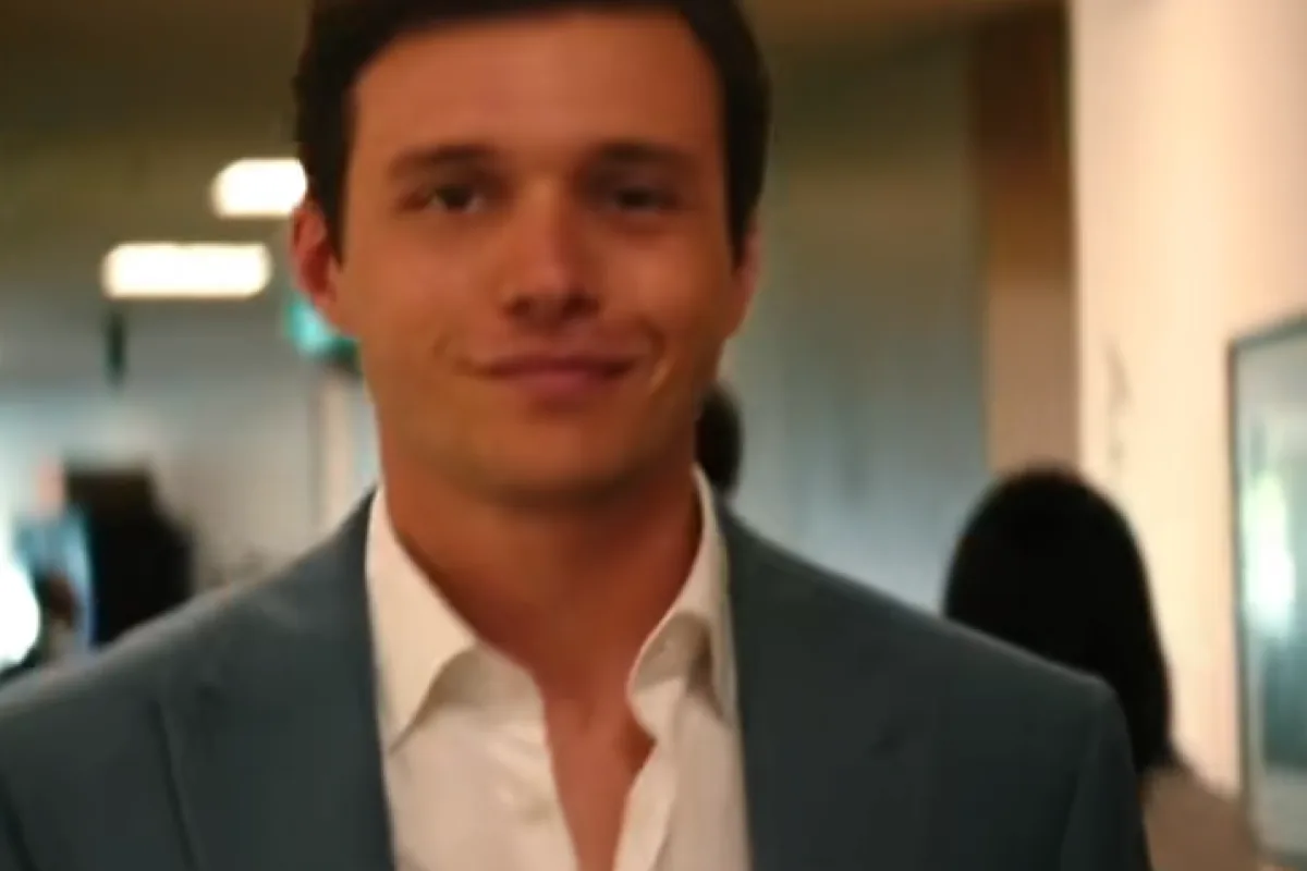Nick Robinson Perkuat Daya Tarik Voicemails for Isabelle Lewat Peran Wes