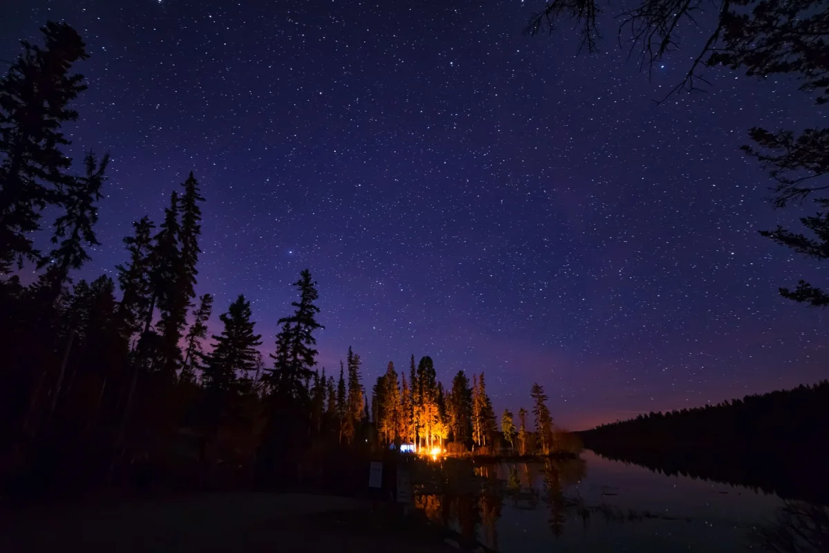 Tips Wisata Taman Nasional Kanada: Cara Terbaik Lihat Danau Glasial dan Starry Night 2026