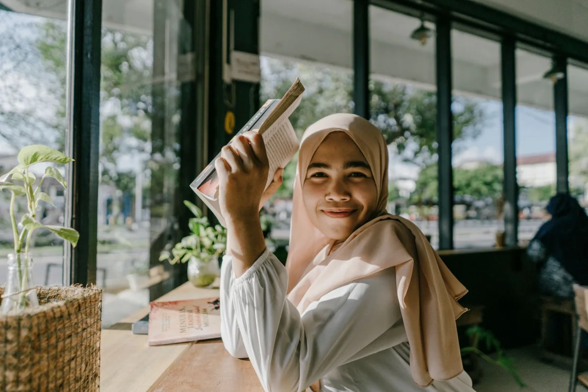 5 Cara Menghilangkan Noda Minyak di Jilbab Tanpa Ribet, Ampuh dan Terbaru 2026