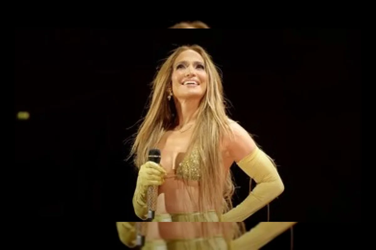 Jennifer Lopez Puji Adegan Mika Abdalla di Serial Off Campus