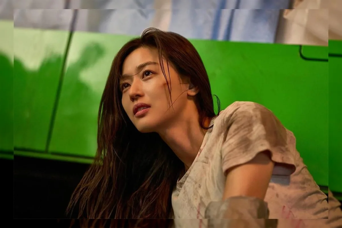Jun Ji-hyun Bicara Perannya di 'Colony' dan Pujian atas Penampilannya