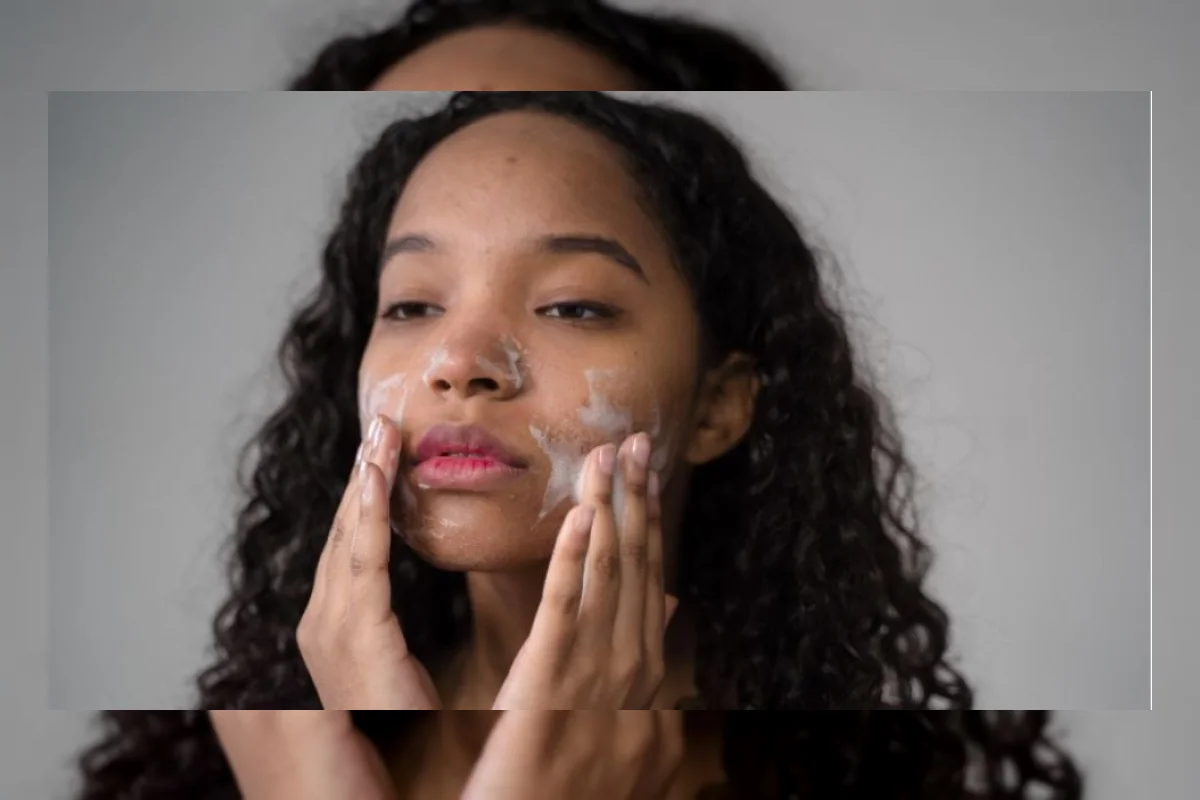 Apa Bedanya Facial Wash dan Facial Cleanser? Kenali Sebelum Membeli