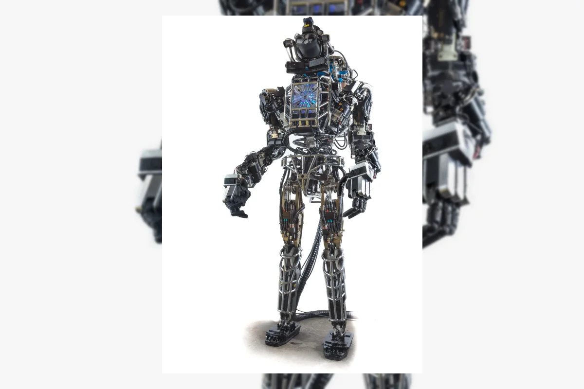 Robot Humanoid Atlas Boston Dynamics Antarkan Bola di Piala Dunia 2026