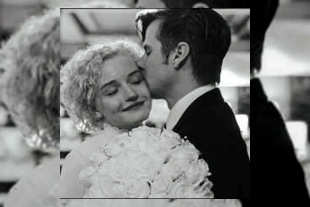 Julia Garner dan Mark Foster Berpisah Setelah Enam Tahun Menikah