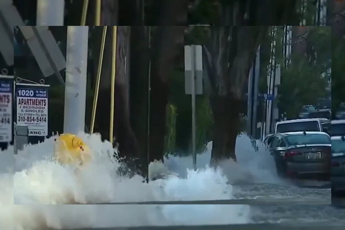 Pipa Air Pecah, Jalanan West Hollywood Tergenang Banjir