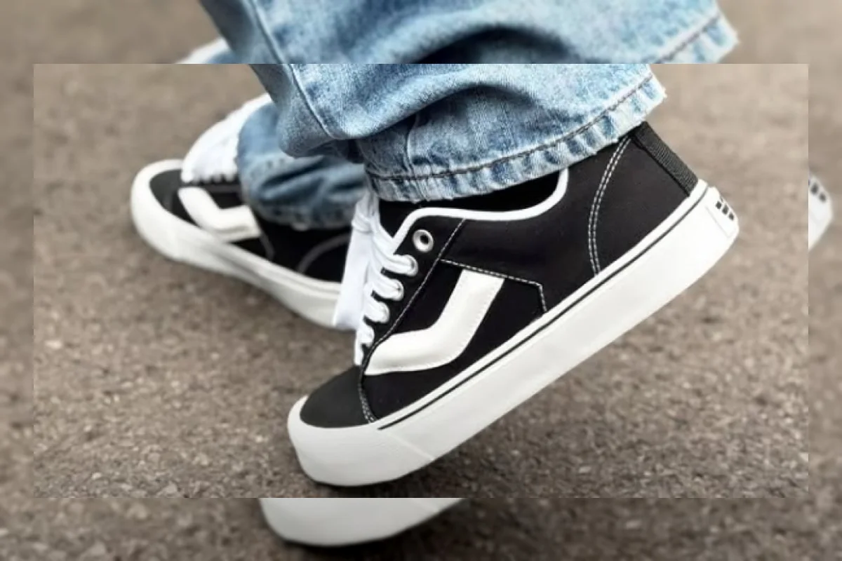 5 Merek Sepatu Lokal Pria Terbaik untuk Gaya Kasual Pekerja Muda