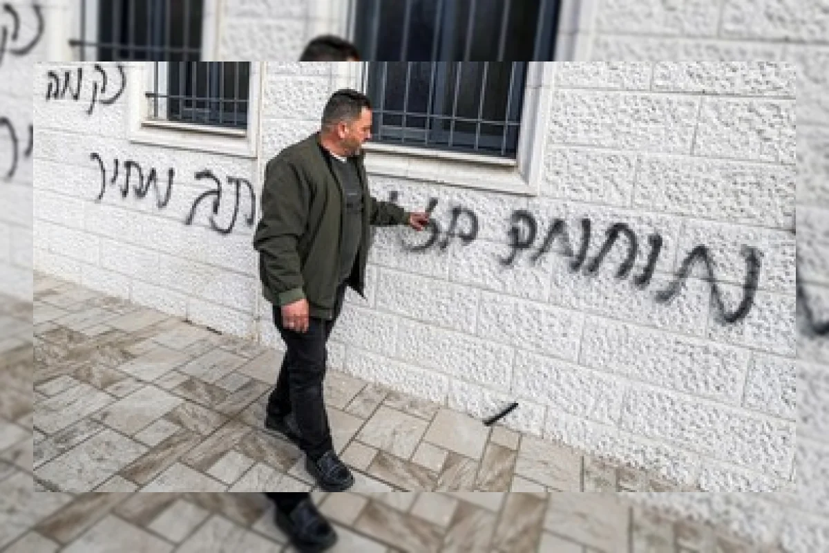 Pemukim Israel Bakar Dua Masjid di Tepi Barat, Tinggalkan Grafiti 'Balas Dendam