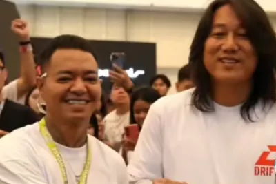 Reza Arap Pajang Tanda Tangan Sung Kang di Mobil Sport saat The Elite Showcase 2026