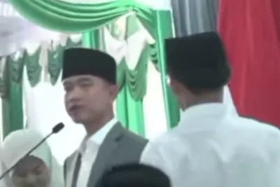 Wapres Gibran Hadiri Haul Mbah Wahab di Tambakberas, Dua Santri Bawa Pulang Sepeda