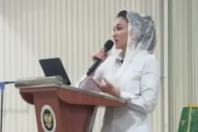 Sherly Tjoanda Serahkan Uang Saku Rp1,1 Miliar untuk Jemaah Haji Maluku Utara di Makassar
