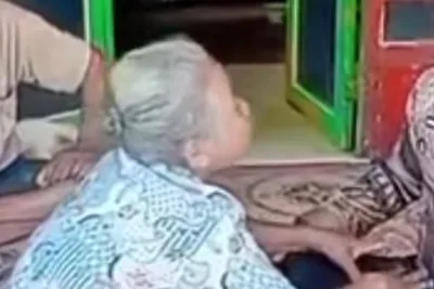 Nenek Penjual Siomai di Sragen Viral Usai Temukan Dompet, Polisi Sebut Alami Gangguan Mental