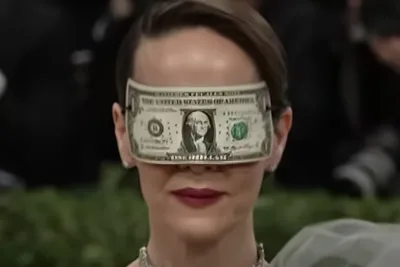 Sarah Paulson Tampil Provokatif di Met Gala 2026 Lewat Aksesori Penutup Mata dari Uang Dolar