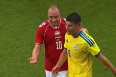 Eriksen Kembali Kolaps Saat Membela Denmark, ICD Disebut Bekerja Normal
