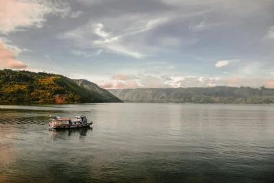 Danau Toba: Strategi Wisata dan Tantangan Lingkungan