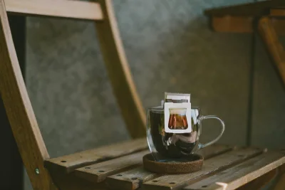 Tips Menyeduh Kopi Praktis Saat Traveling agar Perjalanan Tetap Nyaman