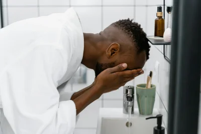 4 Rekomendasi Facial Wash Pria untuk Mencerahkan Kulit Wajah