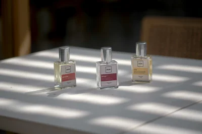 5 Rekomendasi Parfum Lokal Aroma Mawar yang Segar dan Tahan Lama