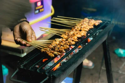 5 Rahasia Bikin Sate Kambing Empuk, Juicy, dan Anti Prengus