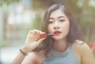 5 Rekomendasi Lipstik untuk Menutupi Bibir Gelap