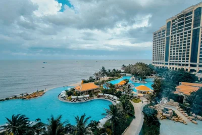 The Trans Luxury Hotel Surabaya Hadirkan Beach Club Tertinggi di Indonesia