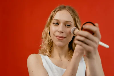 Rekomendasi Empat Bedak Pilihan Pembeli Shopee untuk Makeup Flawless