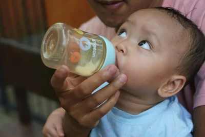 Denny Sumargo Bagikan Tips Pilih Susu Pertumbuhan Anak