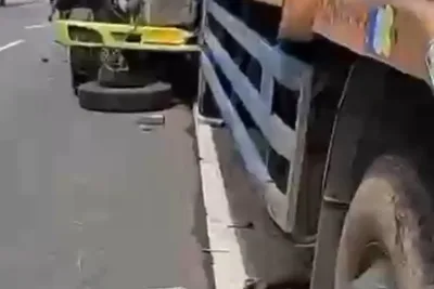 Tabrakan Maut di Tol JORR KM 56A: Tiga Kendaraan Terlibat Akibat Ganti Ban