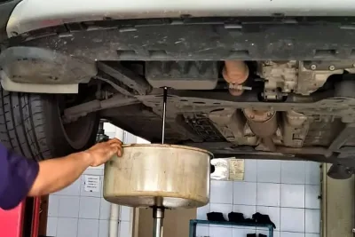 Telat Ganti Oli Transmisi Bikin Performa Mobil Matik Menurun Drastis
