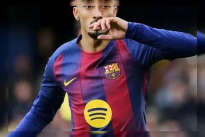 Barcelona Bersiap Hadapi Tawaran Fantastis Rp2,1 Triliun untuk Raphinha dari Klub Arab Saudi