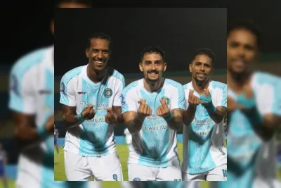 Protes Gaji Tertunggak, Trio Asing PSBS Biak Lakukan Selebrasi Simbol Uang