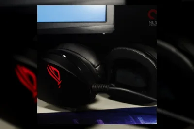 Edifier Luncurkan Headphone Auro Ace dengan Layar Dot Matrix