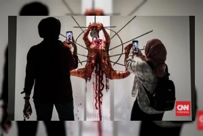 Instalasi Macabre Art Pamerkan Sisi Tragis 'Ghost in the Cell'
