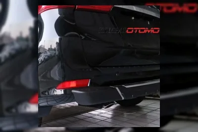 SUV Listrik Jaecoo J5 EV Robohkan Tiang SPKLU di Yogyakarta akibat Aksesori Bumper