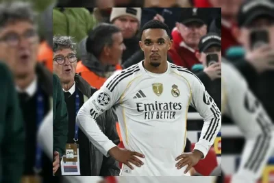 Adrian Durham Sesali Keputusan Liverpool Pindahkan Alexander-Arnold ke Bek Kanan