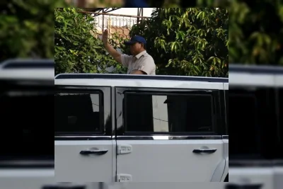 Prabowo Minta Pindad Desain Kursi Mobil Khusus agar Bisa Duduk Tapi Terlihat Berdiri