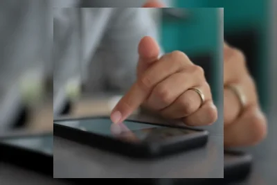 Motorola Razr Fold Siap Tantang Samsung Galaxy Z Fold