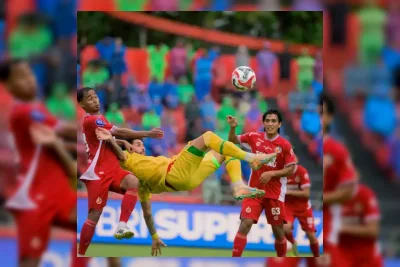 Persebaya Surabaya Hajar Semen Padang 7-0 di Padang