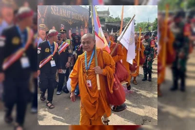 16 Biksu Jalani Ritual Thudong dari Jepara Menuju Candi Sewu