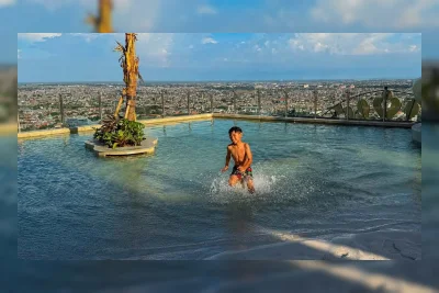Sederet Kemewahan The Trans Luxury Hotel Surabaya, Ada Sky Beach Club