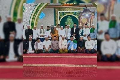 Gubernur Al Haris Salurkan Bantuan Pembangunan dan Doakan Jemaah Haji