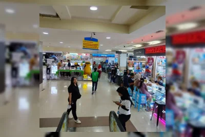 Pelemahan Rupiah Mulai Mengerek Harga Sejumlah HP di ITC Roxy Mas