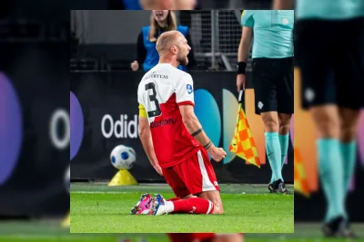 Mike van der Hoorn Waspadai Kekuatan Ajax Jelang Final Play-off