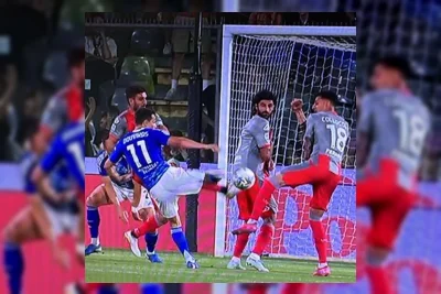 Kericuhan di Laga Cremonese vs Como: Wasit Keluarkan Tiga Kartu Merah dalam Satu Menit