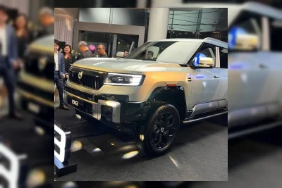 BYD Pamerkan SUV PHEV Denza B8 di Jakarta, Siap Dieksplorasi ke Indonesia