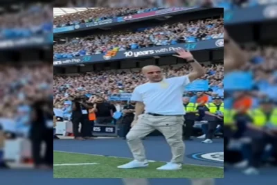 Pep Guardiola Pamit dari Manchester City dalam Parade Pesta Perpisahan