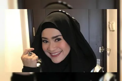 Lirik Lagu Terhanyut dalam Kemesraan - Ikke Nurjanah