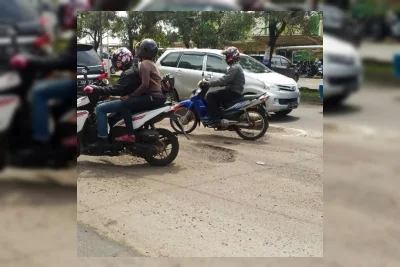 Hindari Banting Setang Spontan Saat Motor Hadapi Jalan Berlubang