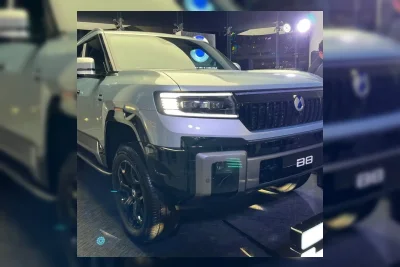 BYD Pajang SUV Mewah Denza B8 di Diler Jakarta, Belum Dijual