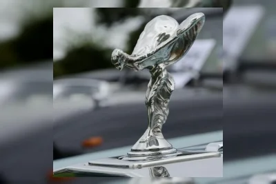 Pajak Rolls-Royce Phantom Raffi Ahmad Tembus Rp 200 Juta, Setara Harga Mobil Baru