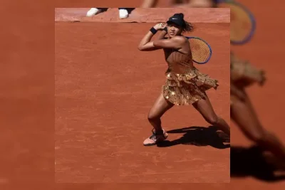 Naomi Osaka Tampil Memukau dengan Gaun Berkilau di Roland Garros